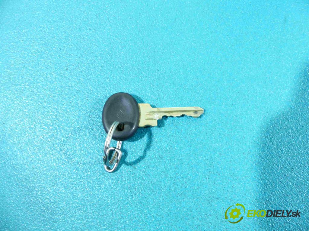 Fs lublin Lublin 3 2.4 TD 86 HP manual 63 kW 2417 cm3 5- Spínačka  (Spínacie skrinky a kľúče)