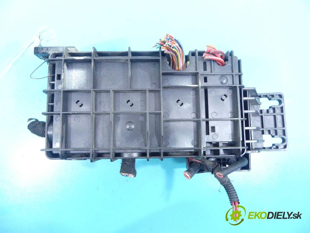 Chevrolet Epica 2.0 24v 143 hp manual 105 kW 1993 cm3 4- skříňka pojistková 96646696 (Pojistkové skříňky)
