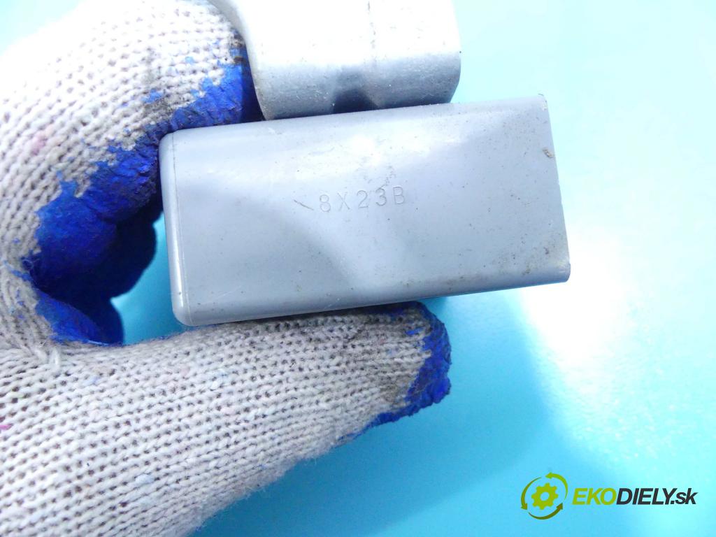 Honda HR-V I 1999-2006 1.6 16v 105 HP manual 77 kW 1590 cm3 3- Relé:  (Relé)