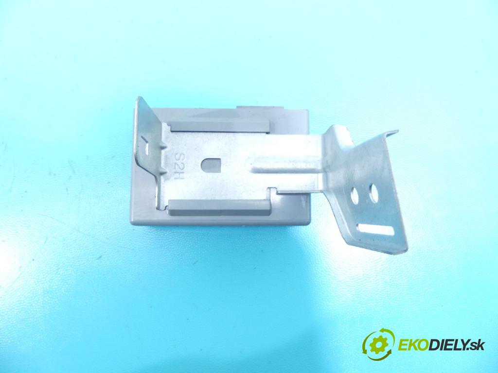 Honda HR-V I 1999-2006 1.6 16v 105 HP manual 77 kW 1590 cm3 3- Relé:  (Relé)