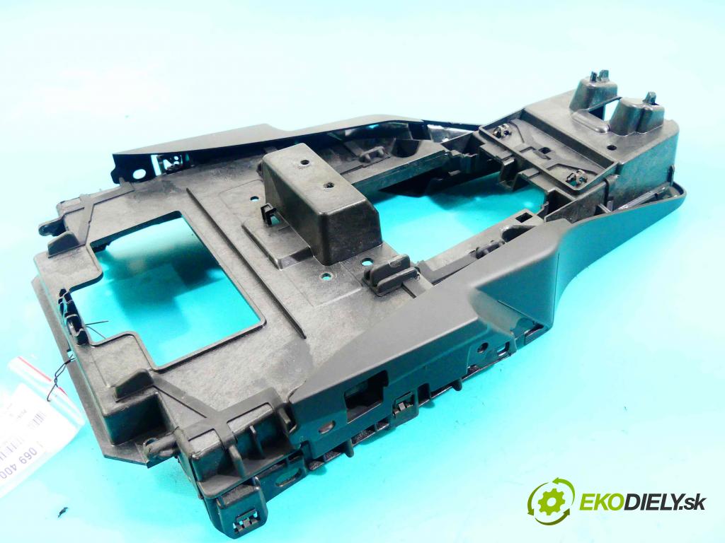 Porsche Cayenne II 2010-2017 4.8 V8 Turbo 500KM automatic 368 kW 4806 cm3 5- operadlo 7P5864089A (Lakťové opierky)