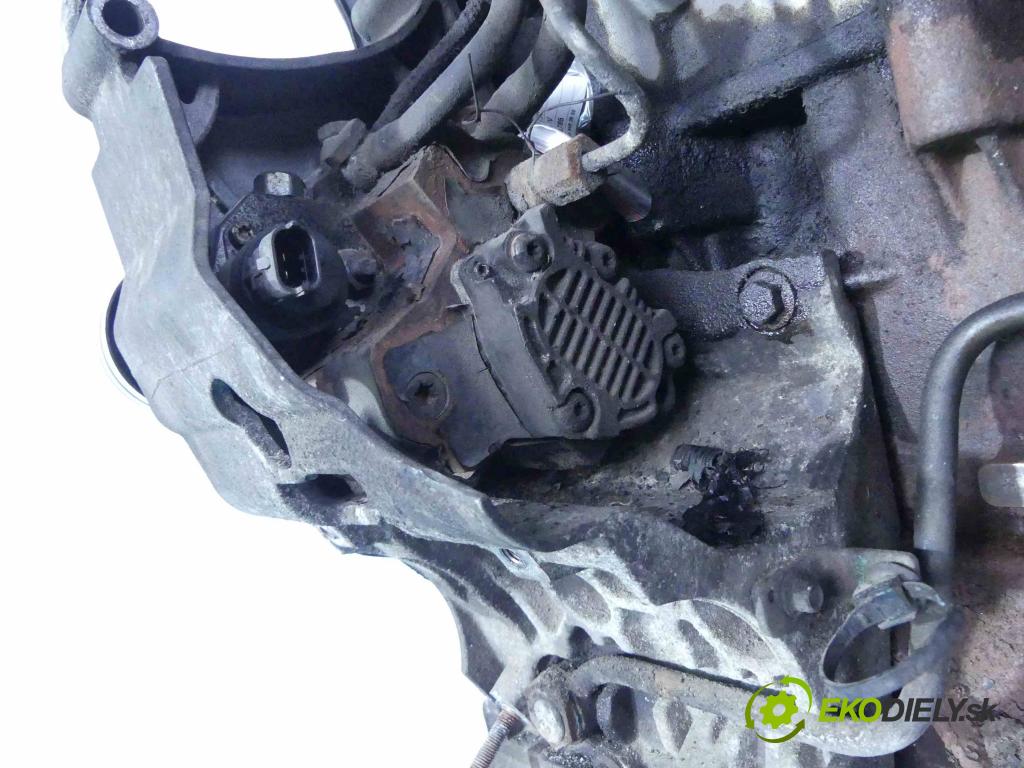 Chrysler Voyager IV 2.5 CRD 141 HP manual 104 kW 2499 cm3 5- čerpadlo vstrekovacia  (Vstrekovacie čerpadlá)