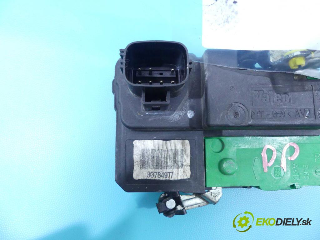 Volvo XC90 I 2002-2014 3.2 238HP automatic 175 kW 3192 cm3 5- zámok predné pravý 30784977