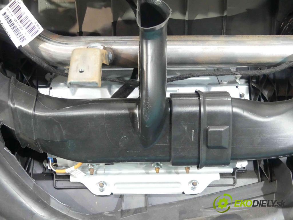 Peugeot 308 1.6 hdi 90 HP manual 66,2 kW 1560 cm3 5- kokpit,pristrojová doska rozdeľovacia