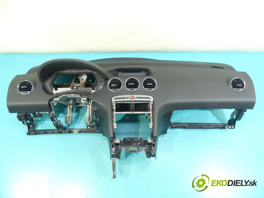 Peugeot 308 1.6 hdi 90 HP manual 66,2 kW 1560 cm3 5- kokpit,pristrojová doska rozdeľovacia 