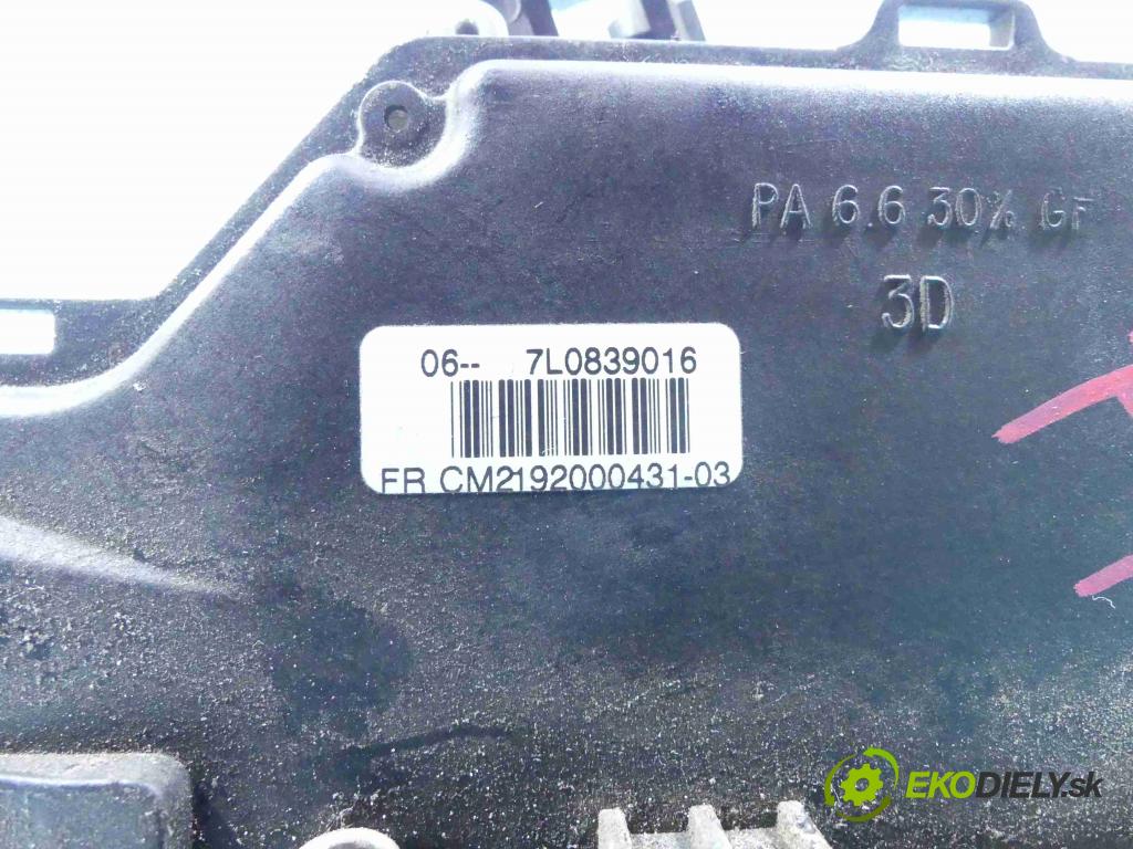 Seat Altea 1.9 tdi 105 hp manual 77 kW 1896 cm3 5- zámek zadní pravý 7L0839016