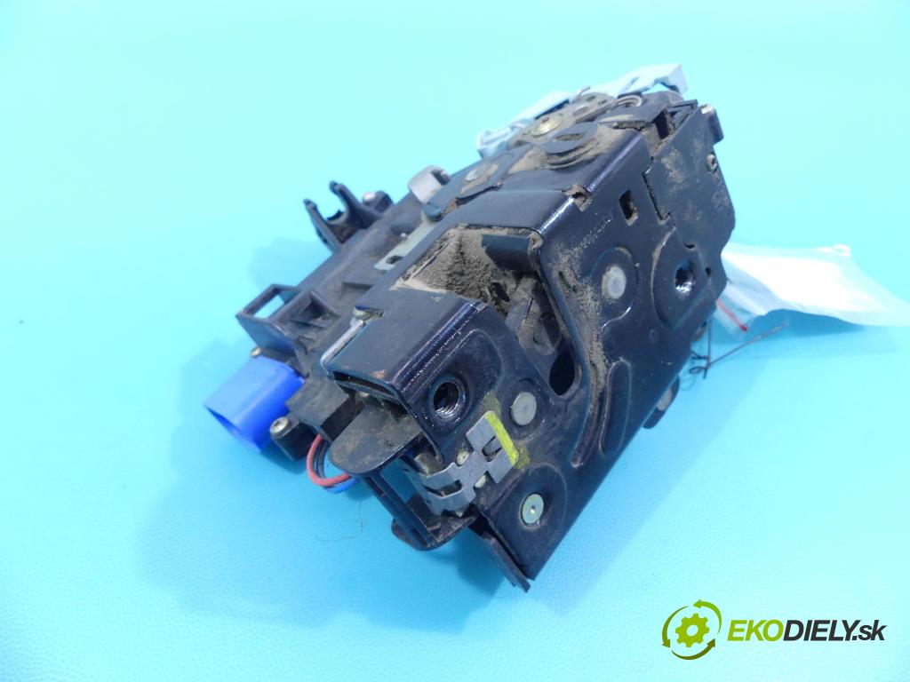 Seat Altea 1.9 tdi 105 hp manual 77 kW 1896 cm3 5- zámek zadní pravý 7L0839016