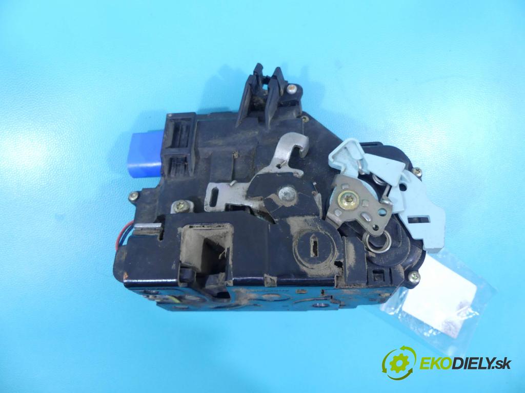 Seat Altea 1.9 tdi 105 hp manual 77 kW 1896 cm3 5- zámek zadní pravý 7L0839016