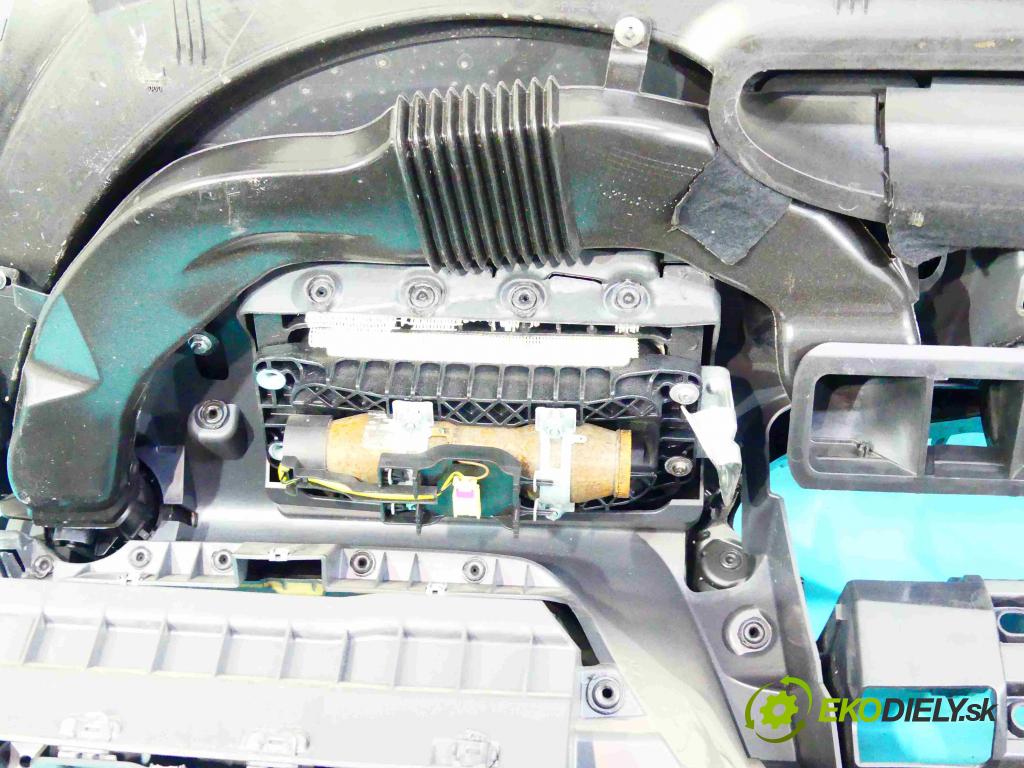 Seat Leon II 2005-2012 1.6 SR 102 HP manual 75 kW 1595 cm3 5- kokpit,pristrojová doska rozdeľovacia