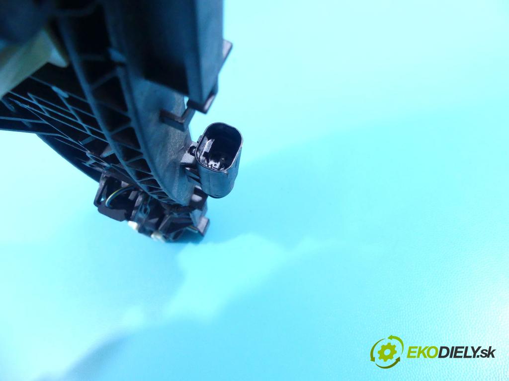 Mercedes CLS II C218 2010-2018 4.7 V8 408KM automatic 300 kW 4663 cm3 4- rukoväť predné ľavé mimo: A2047602334 (Vonkajšie predné ľavé)