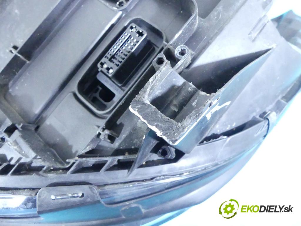 Mercedes CLS II C218 2010-2018 4.7 V8 408KM automatic 300 kW 4663 cm3 4- Reflektor: pravý A2188209261 (Pravé)