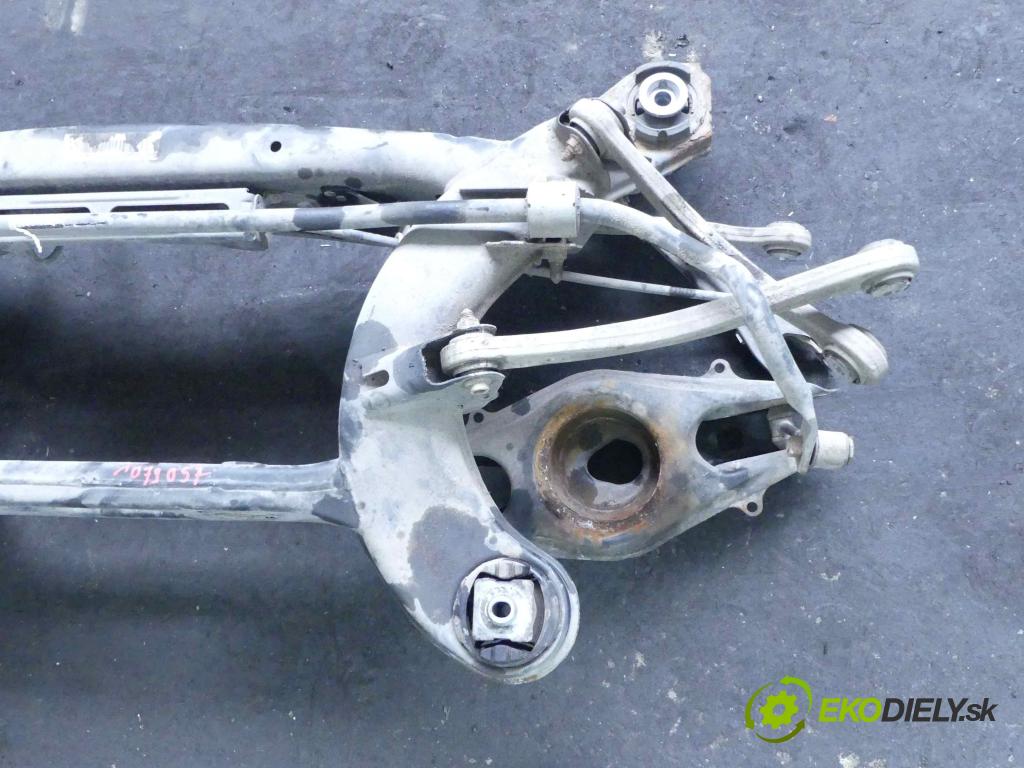 Mercedes CLS II C218 2010-2018 4.7 V8 408KM automatic 300 kW 4663 cm3 4- zadní výztuha