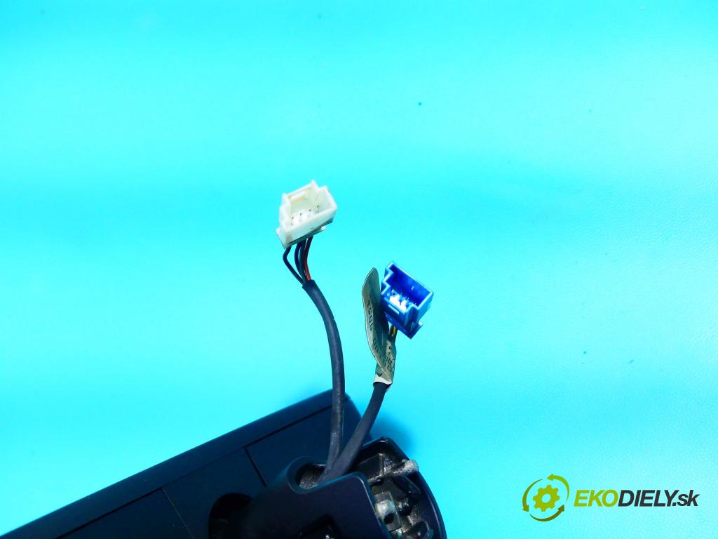 Infiniti QX30 (H15) 2016-2019 2.0 T 211KM automatic 155 kW 1991 cm3 5- zpětné zrcátko vnitřní  (Světla vnitřní)