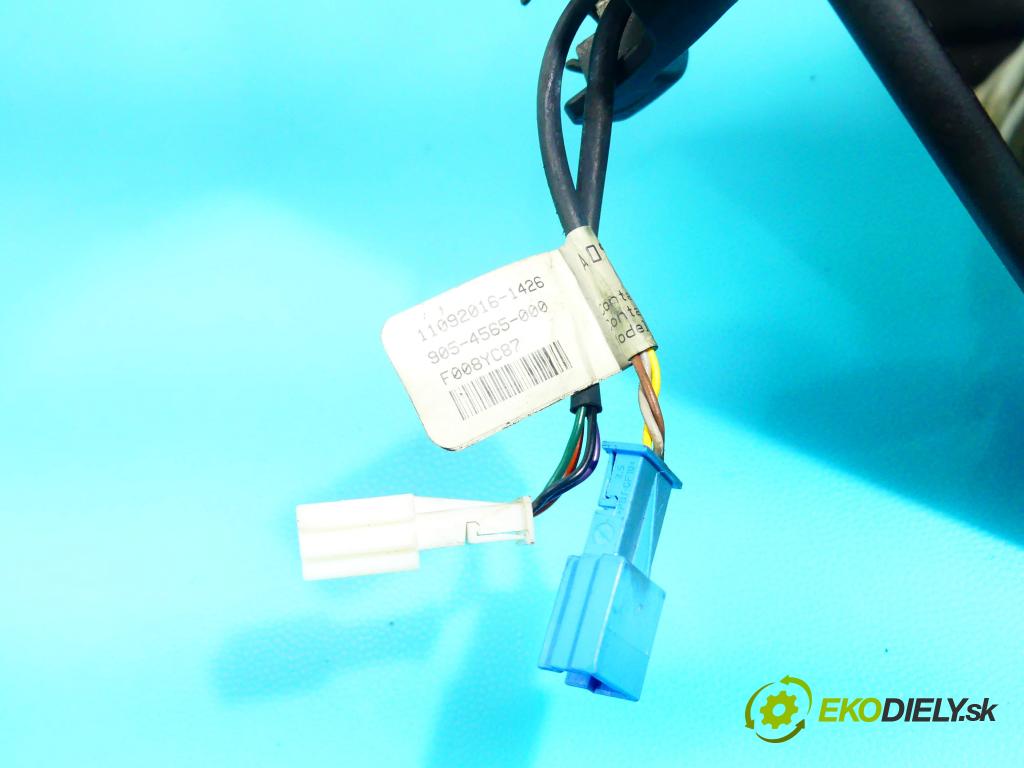 Infiniti QX30 (H15) 2016-2019 2.0 T 211KM automatic 155 kW 1991 cm3 5- zpětné zrcátko vnitřní  (Světla vnitřní)