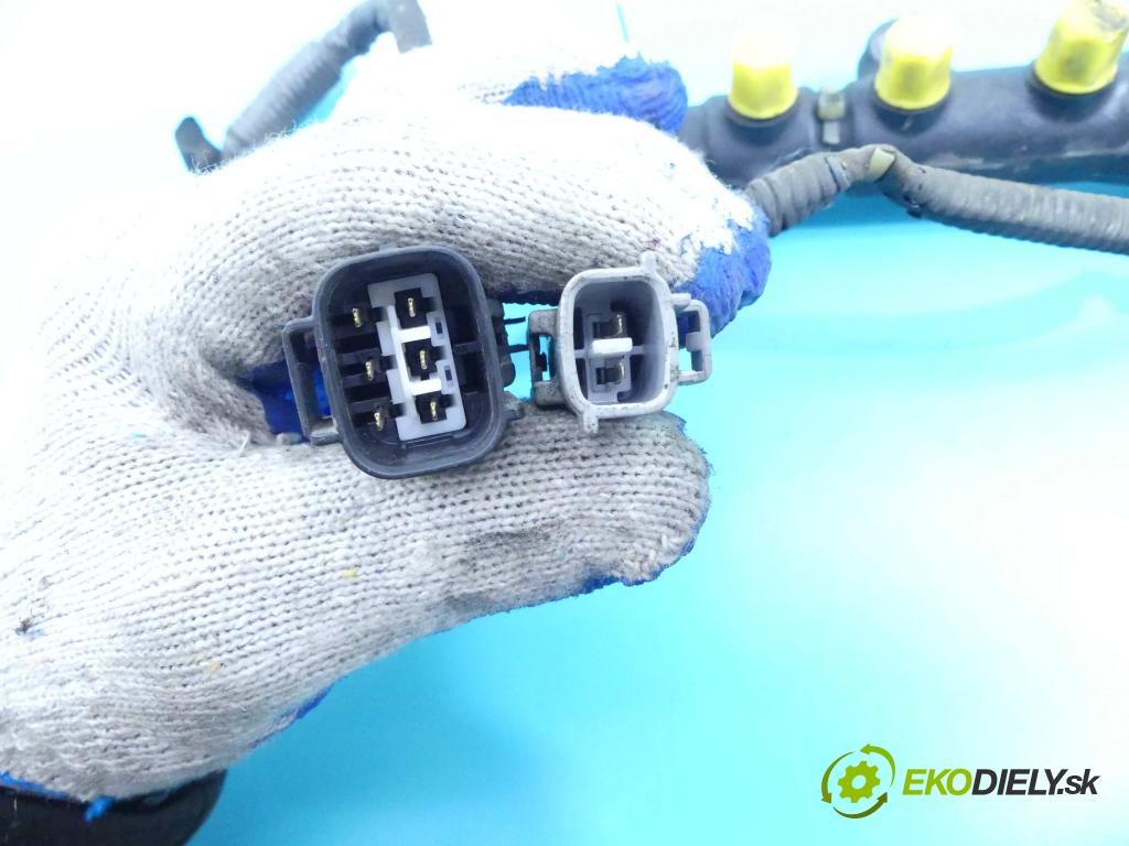 Toyota Corolla E12 2001-2009 2.0 D4D 116 hp manual 85 kW 1995 cm3 5- lišta vstřikovací