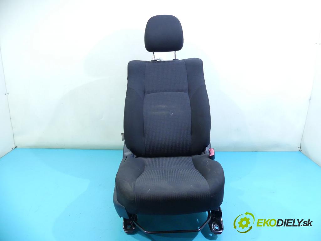 Toyota Avensis III T27 2009-2018 2.0 Vvti: 152KM manual 112 kW 1987 cm3 5- Sedačka pravý  (Sedačky, sedadlá)