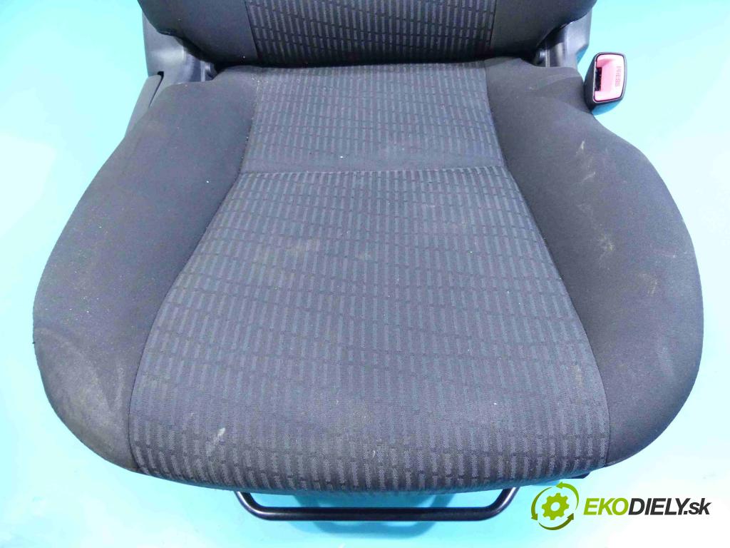Toyota Avensis III T27 2009-2018 2.0 Vvti: 152KM manual 112 kW 1987 cm3 5- Sedačka pravý  (Sedačky, sedadlá)