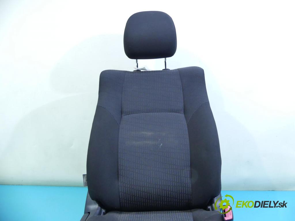 Toyota Avensis III T27 2009-2018 2.0 Vvti: 152KM manual 112 kW 1987 cm3 5- Sedačka pravý  (Sedačky, sedadlá)