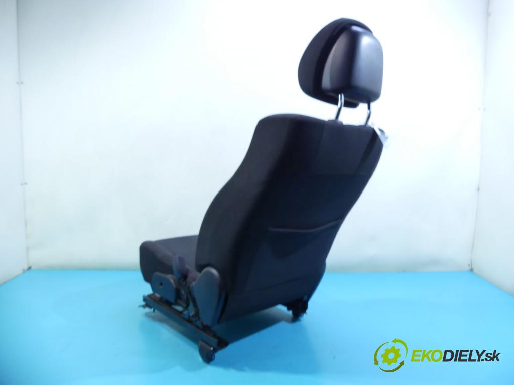 Toyota Avensis III T27 2009-2018 2.0 Vvti: 152KM manual 112 kW 1987 cm3 5- Sedačka pravý  (Sedačky, sedadlá)