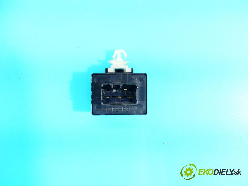 Toyota Verso 2009-2018 2.0 D4D 126 HP manual 93 kW 1998 cm3 5- Relé: 895A1-68010 (Relé)