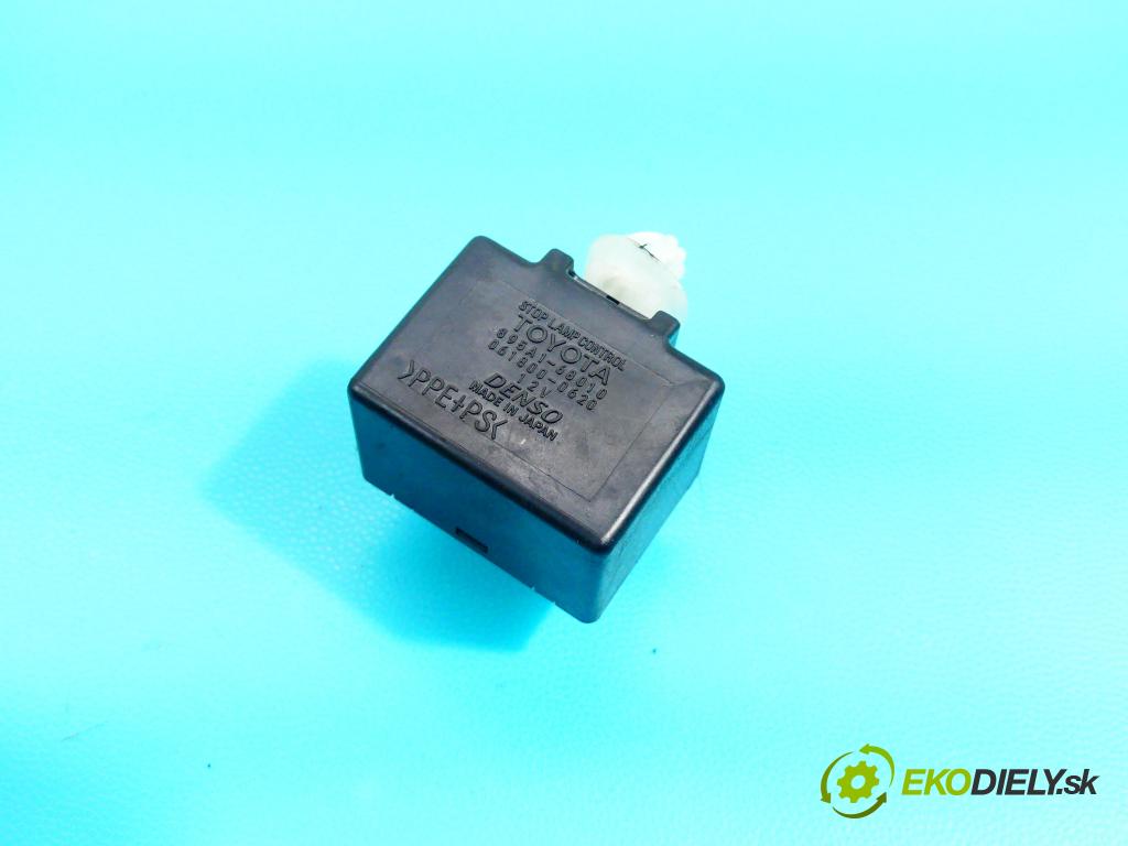 Toyota Verso 2009-2018 2.0 D4D 126 HP manual 93 kW 1998 cm3 5- Relé: 895A1-68010 (Relé)