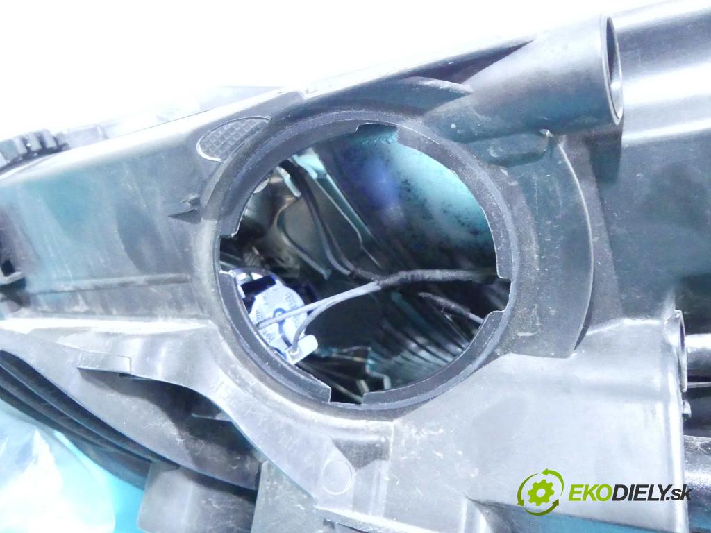 Ford C-max II 2010-2019 1.5 tdci 95 HP manual 70 kW 1499 cm3 5- Reflektor: pravý F1CB-13W029-AB (Pravé)