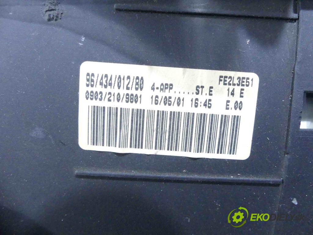 Peugeot 206 1.1 60 hp manual 44 kW 1124 cm3 5- Přístrojová deska 9643401280 (Přístrojové desky, displeje)