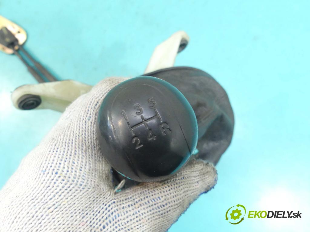 Toyota Matrix 1.8 vvti 129 HP manual 95 kW 1794 cm3 5- Páka: Změny: stupeň,rýchlosť  (Rýchlostné páky / kulisy)