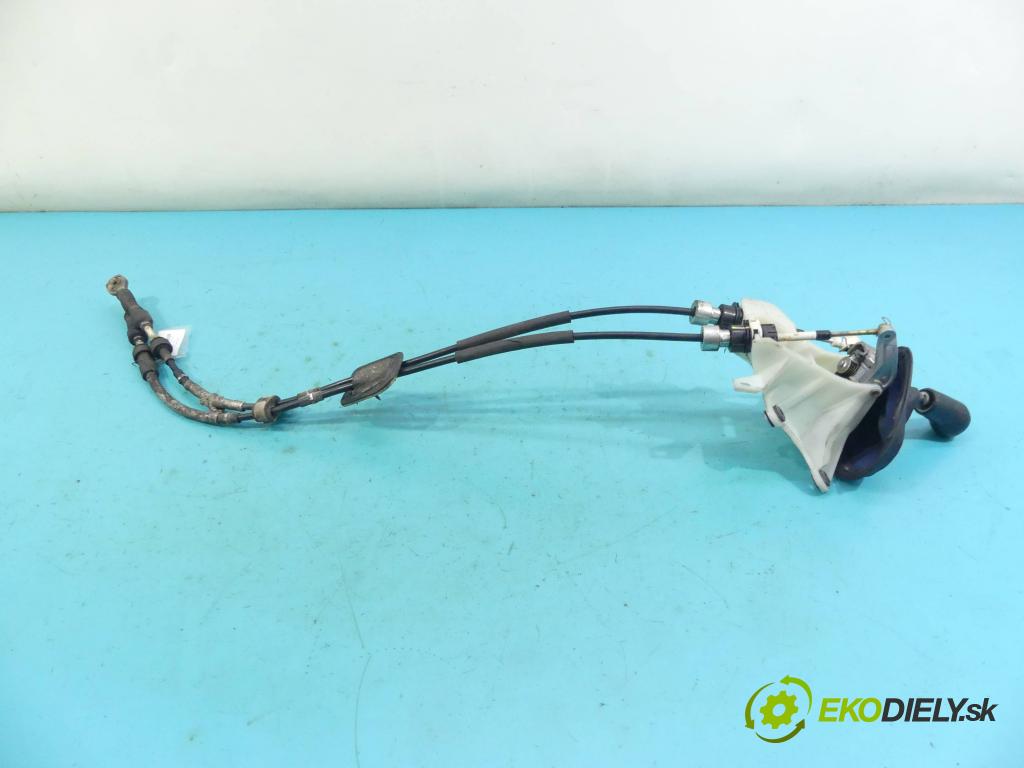 Toyota Matrix 1.8 vvti 129 HP manual 95 kW 1794 cm3 5- Páka: Změny: stupeň,rýchlosť  (Rýchlostné páky / kulisy)