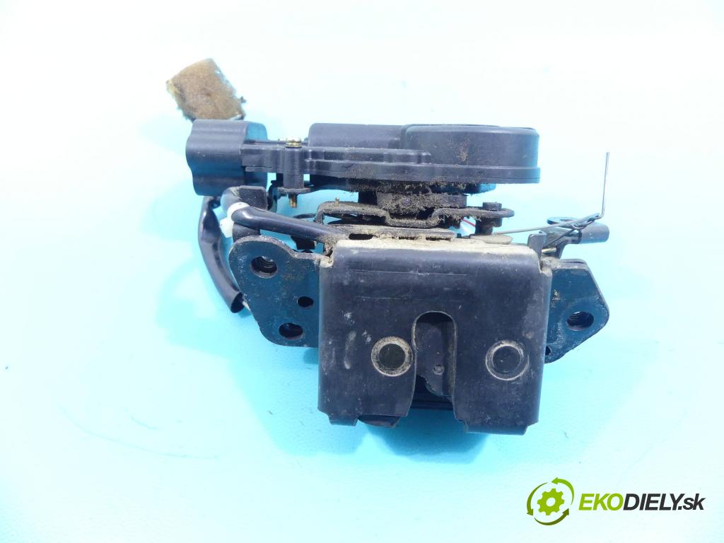 Toyota Matrix 1.8 vvti 129 hp manual 95 kW 1794 cm3 5- zámek kufrových dveří zadní
