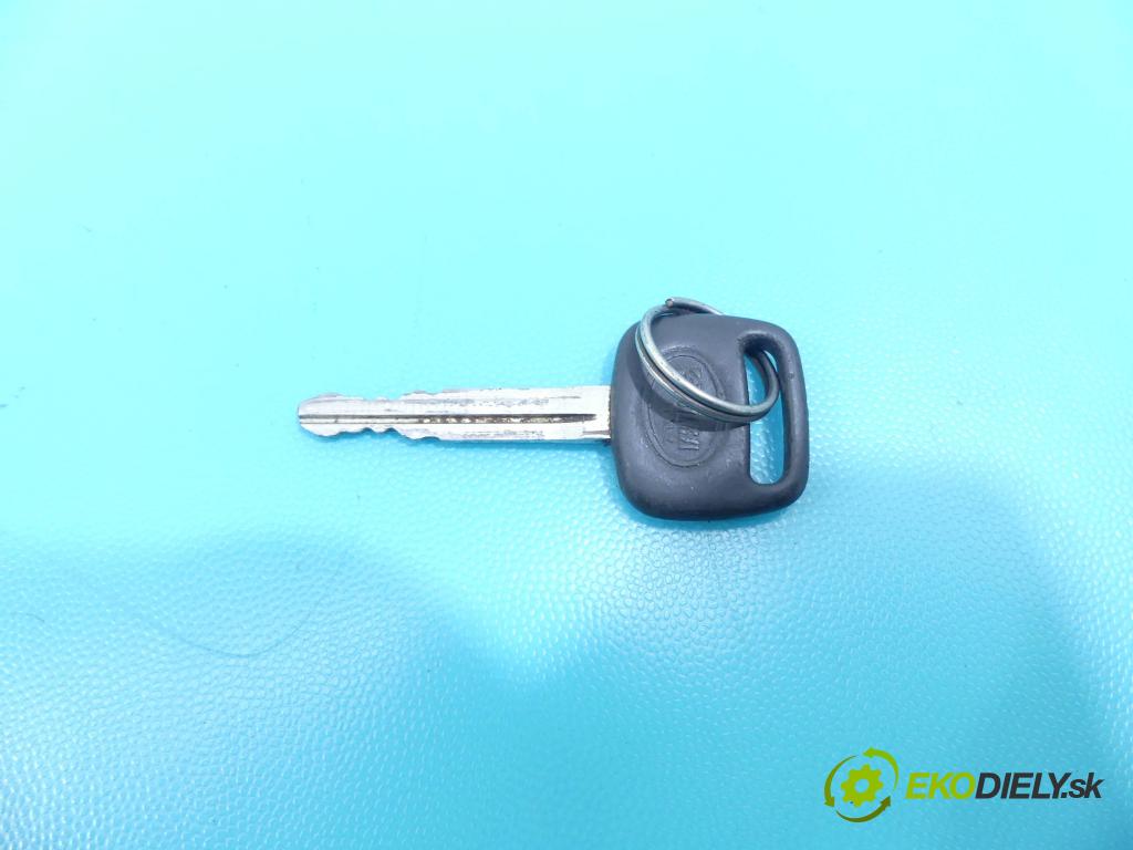 Toyota Matrix 1.8 vvti 129 HP manual 95 kW 1794 cm3 5- Spínačka  (Spínacie skrinky a kľúče)