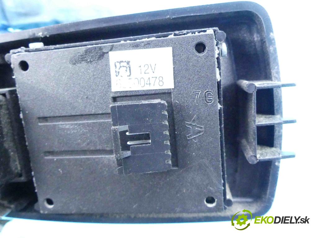 Iveco Daily IV 2006-2011 2.3 HPI 116 HP manual 85 kW 2287 cm3 5- prepínač okien spätných zrkadiel 69500478