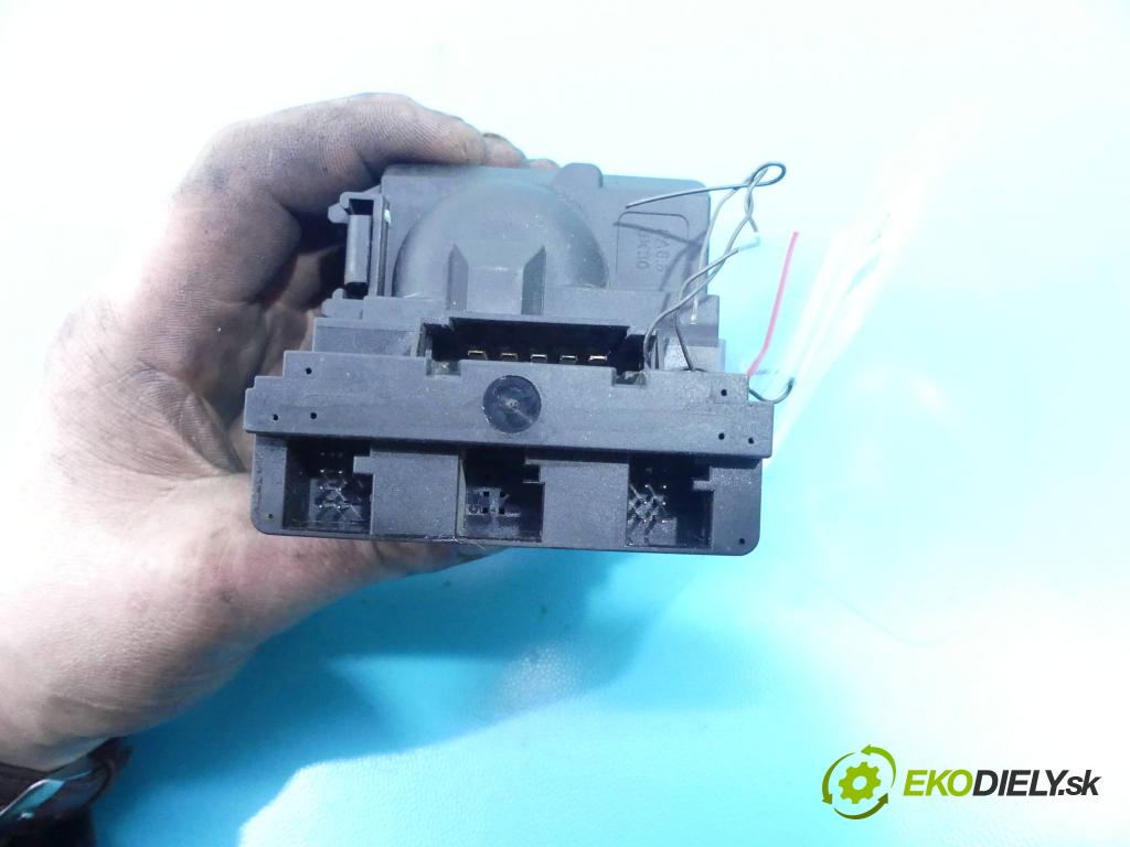 Vw Crafter 2006-2016 2.5 tdi 109 HP manual 80 kW 2461 cm3 5- Spínačka 2E0905865J (Spínacie skrinky a kľúče)