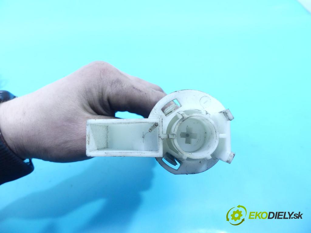 Ford Focus C-Max 1.8 16v 125 hp manual 92 kW 1798 cm3 5- zámek kapoty