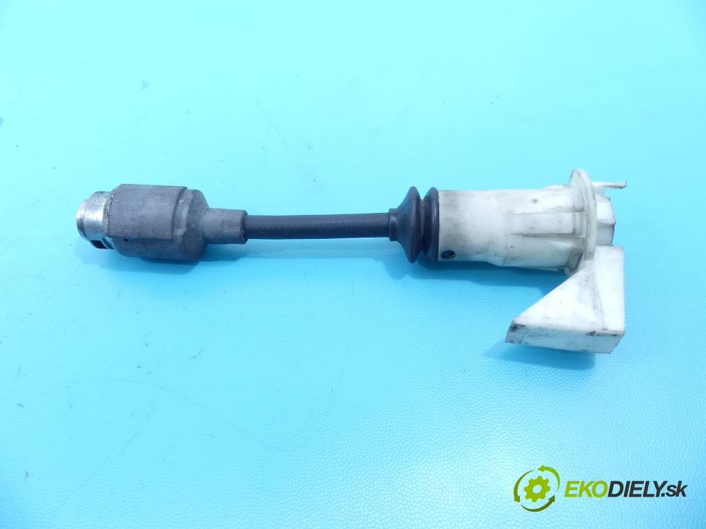 Ford Focus C-Max 1.8 16v 125 hp manual 92 kW 1798 cm3 5- zámek kapoty