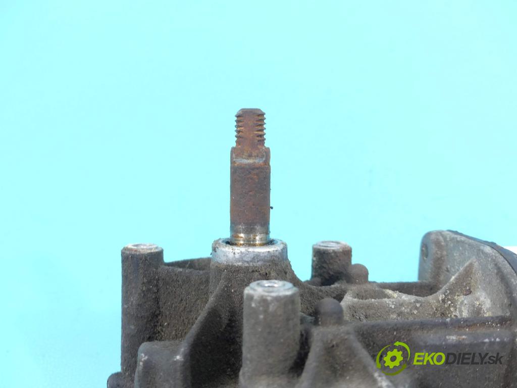 Opel Campo 1991-2001 3.1 td 109 HP manual 80 kW 3059 cm3 3- motor stieračov predné