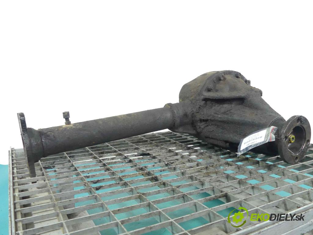 Opel Campo 1991-2001 3.1 td 109 HP manual 80 kW 3059 cm3 3- Most: predný