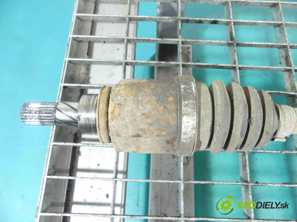 Dacia Duster I 2010-2018 1.5 dci 110 HP manual 81 kW 1461 cm3 5- poloos ľavé  (Poloosy)