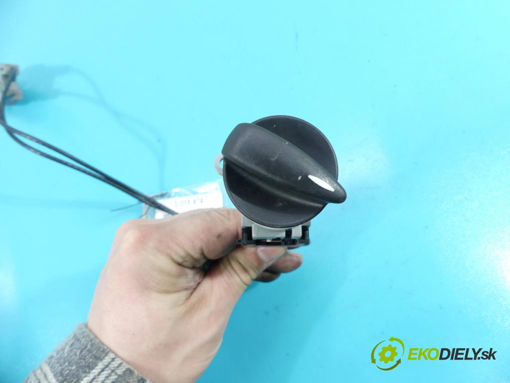 Ford Focus Mk1 1998-2004 1.8 tdci 101 HP manual 74 kW 1753 cm3 3- panel kúrenia 2M51-11503-AA