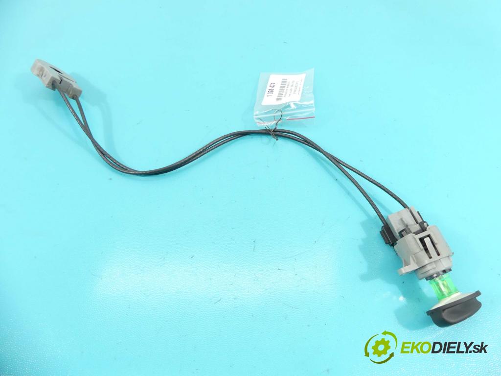 Ford Focus Mk1 1998-2004 1.8 tdci 101 HP manual 74 kW 1753 cm3 3- panel kúrenia 2M51-11503-AA