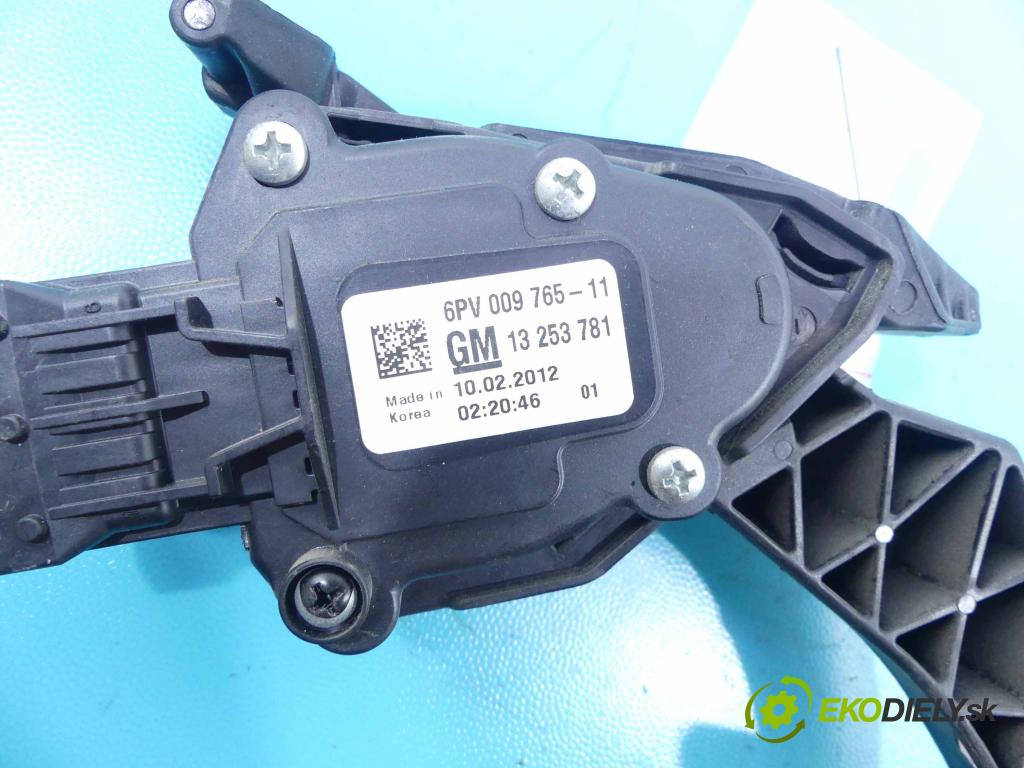Chevrolet Orlando 2.0 VCDI 163 HP automatic 120 kW 1998 cm3 5- pedále 13253781 (Pedále)