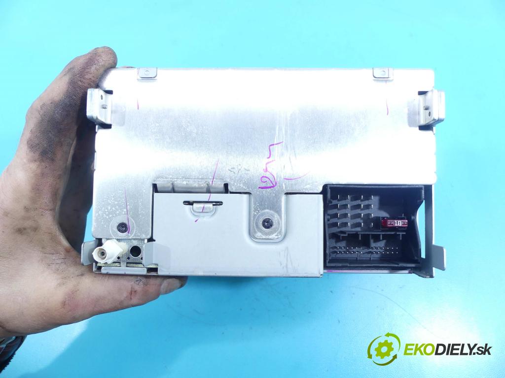 Skoda Roomster 1.6 16v 105 HP manual 77 kW 1598 cm3 5- Radio továreň: 5J0035161