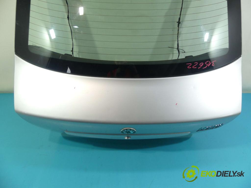 Skoda Octavia I 1996-2010 1.6 SR 102 HP manual 75 kW 1595 cm3 5- zadna kufor  (Zadné kapoty)