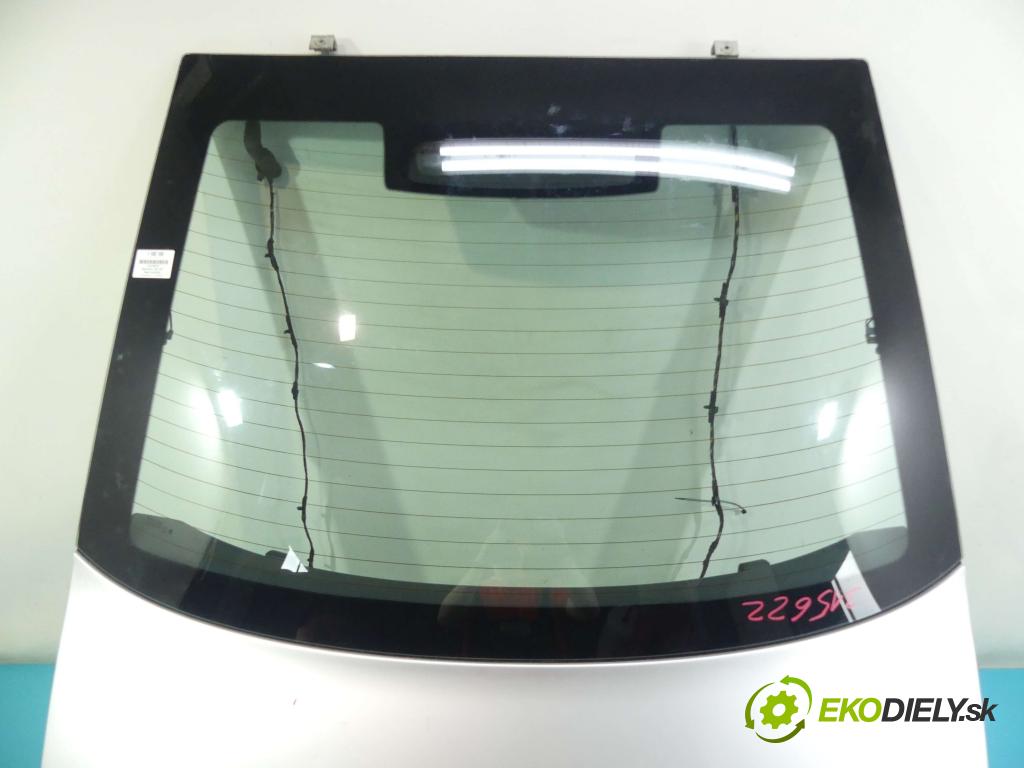 Skoda Octavia I 1996-2010 1.6 SR 102 HP manual 75 kW 1595 cm3 5- zadna kufor  (Zadné kapoty)