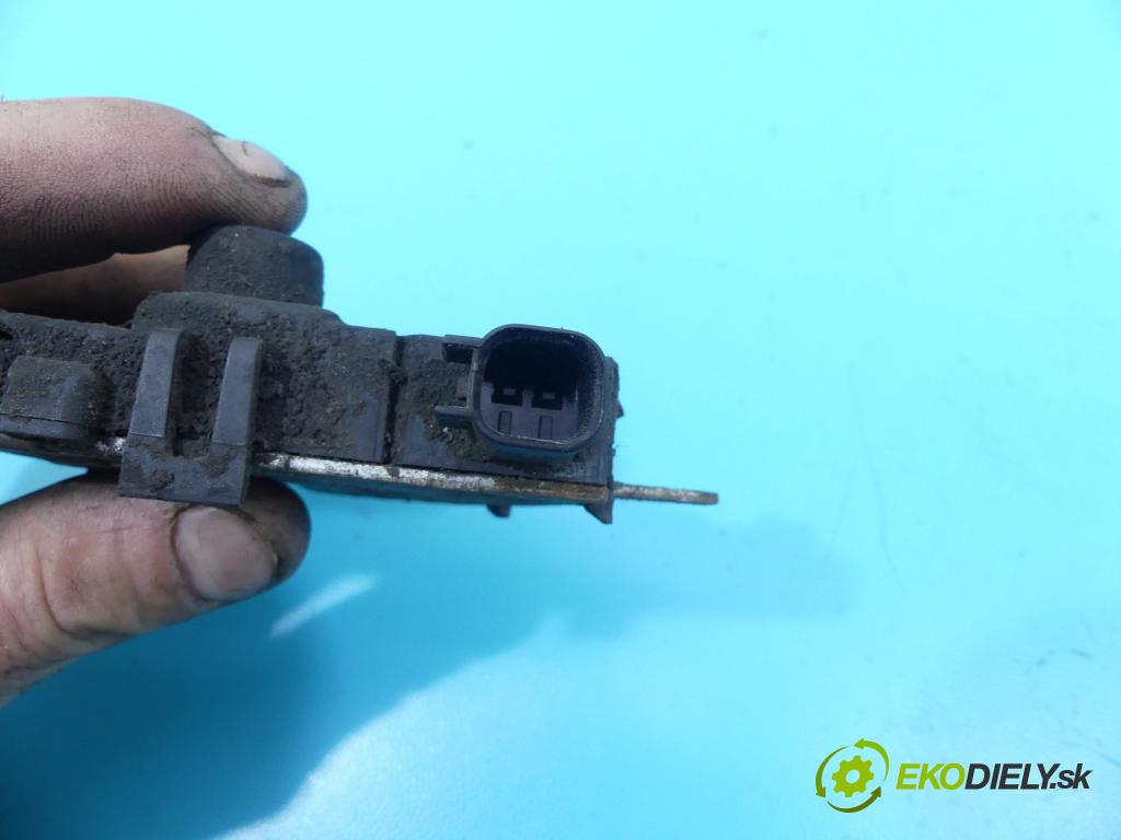 Ford Focus Mk1 1998-2004 1.8 tdci 116 HP manual 85 kW 1753 cm3 5- zámok kapaty