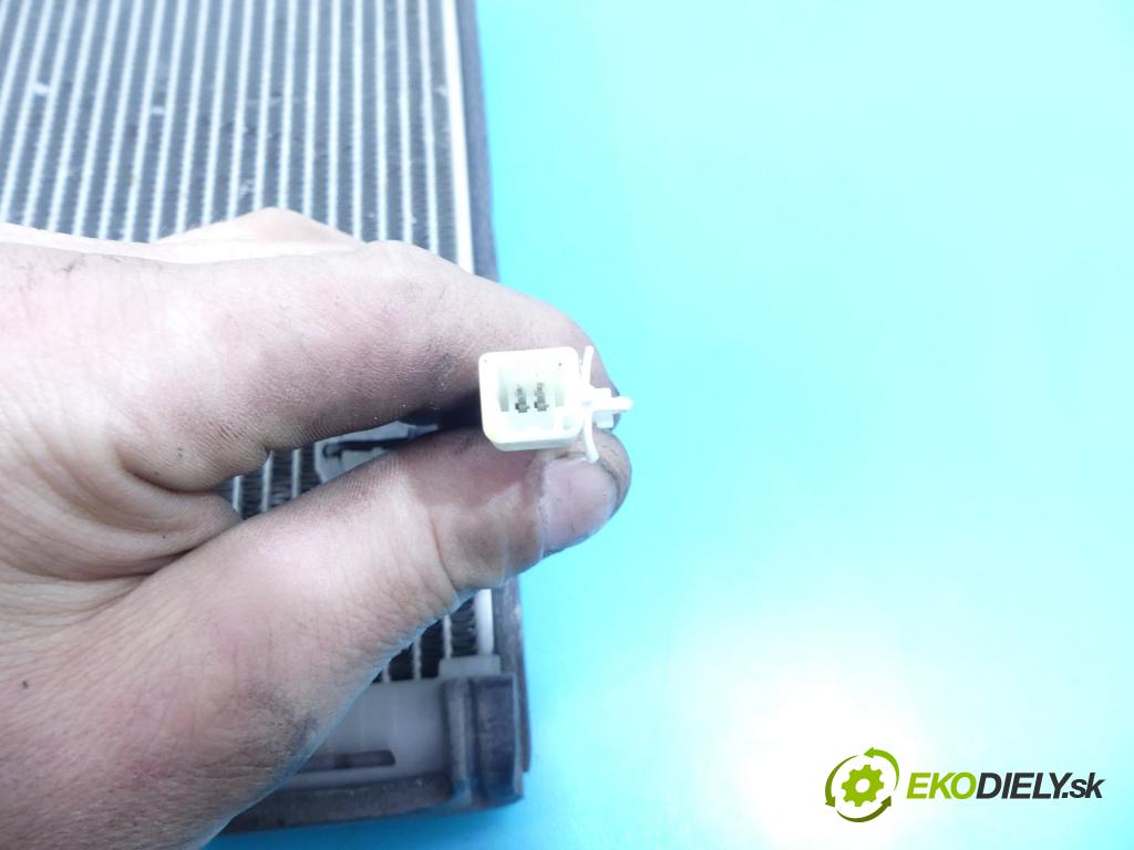 Toyota Land Cruiser J200 2007- 4.5 V8 D4D 328KM automatic 241 kW 4461 cm3 5- radiator  (Radiátory kúrenia)