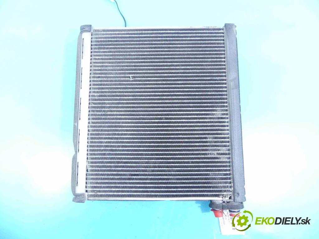 Toyota Land Cruiser J200 2007- 4.5 V8 D4D 328KM automatic 241 kW 4461 cm3 5- radiator  (Radiátory kúrenia)