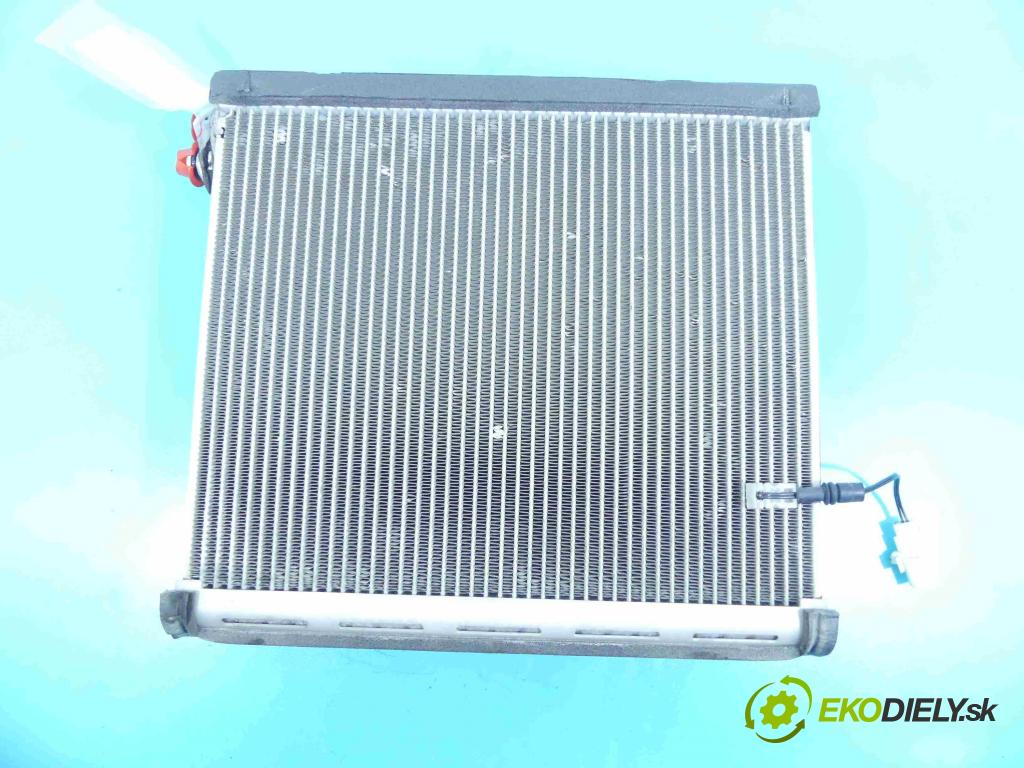 Toyota Land Cruiser J200 2007- 4.5 V8 D4D 328KM automatic 241 kW 4461 cm3 5- radiator  (Radiátory kúrenia)