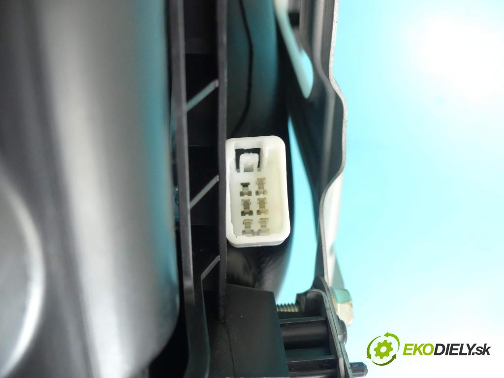 Toyota Land Cruiser J200 2007- 4.5 V8 D4D 328KM automatic 241 kW 4461 cm3 5- operadlo 87202-60010 (Lakťové opierky)