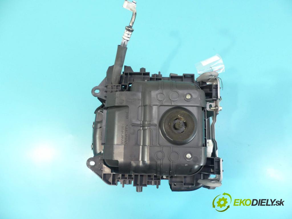 Toyota Land Cruiser J200 2007- 4.5 V8 D4D 328KM automatic 241 kW 4461 cm3 5- operadlo 87202-60010 (Lakťové opierky)